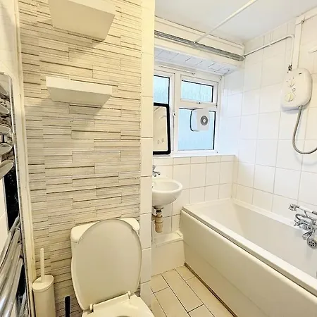 Cosy Croydon Apt Sleeps 5 Extérieur photo