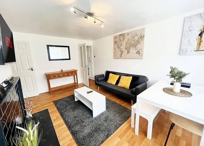 Cosy Croydon Apt Sleeps 5